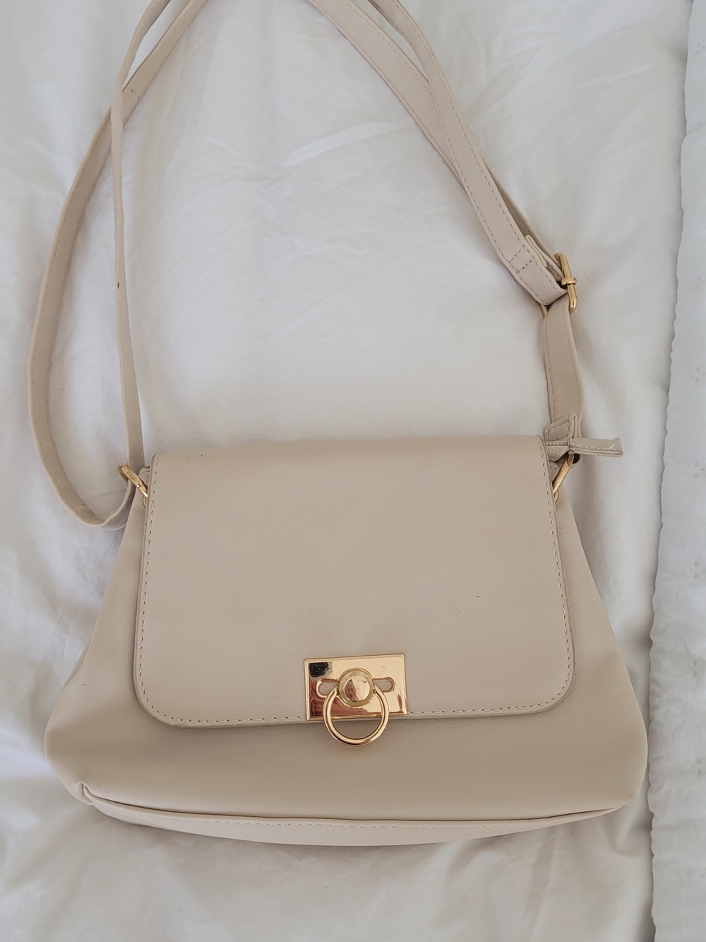 Women's Cream Crossbody Shoulder Bag with Gold Ring Lock